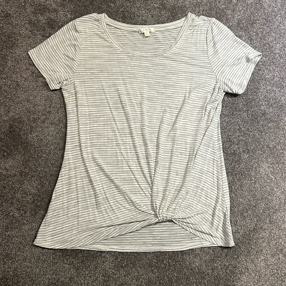Nine Britton T shirt, sz L